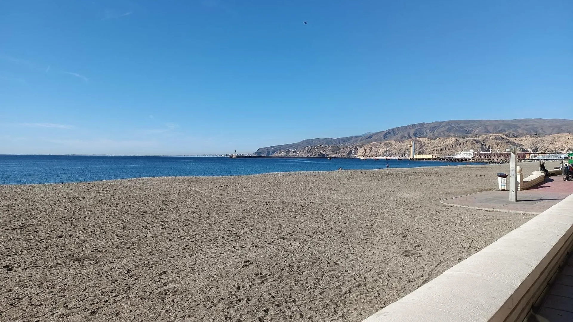 Veguita 2: Piso Renovado A 3 Min De La Playa contacts